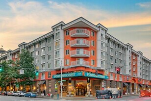 Fountain Court in Seattle, WA - Building Photo