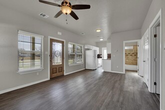 1607 S 2nd St, Unit 9113 in Floresville, TX - Building Photo - Building Photo
