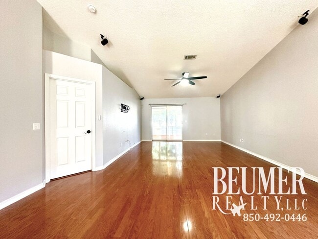 566 Desert Oak Dr in Pensacola, FL - Foto de edificio - Building Photo