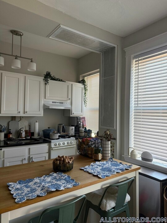 1185 Commonwealth Ave in Boston, MA - Building Photo