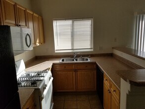8627 Roping Rodeo Ave, Unit 102 in Las Vegas, NV - Building Photo - Building Photo