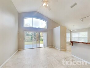 528 Nevada Loop Rd in Davenport, FL - Foto de edificio - Building Photo