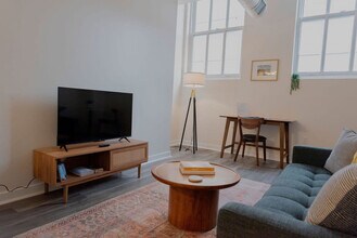 125 W Market St in Indianapolis, IN - Foto de edificio - Building Photo