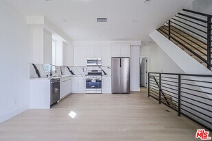 11810 1/2 Gilmore St in Los Angeles, CA - Building Photo