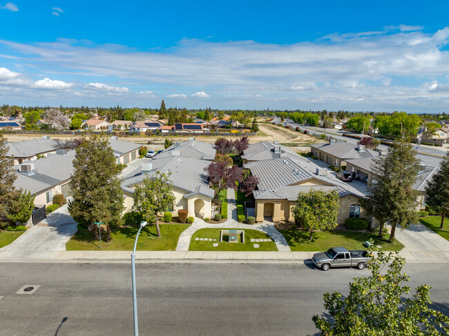 Old River Place in Bakersfield, CA - Foto de edificio - Building Photo