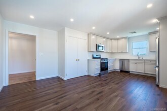 107 Woodside Ave in Harrison, NY - Building Photo - Building Photo