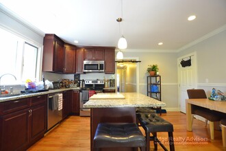 33 Bigelow St, Unit 3 in Boston, MA - Building Photo - Building Photo