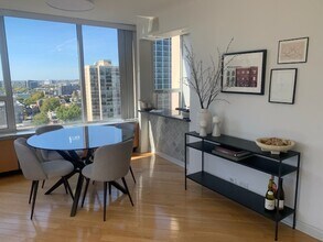 70 W Burton Pl in Chicago, IL - Building Photo - Building Photo