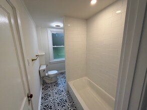 473 Amity Rd in Woodbridge, CT - Foto de edificio - Building Photo