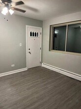 1332 W Touhy Ave in Chicago, IL - Building Photo - Building Photo