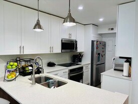 8000 NW 74th Terrace in Tamarac, FL - Building Photo