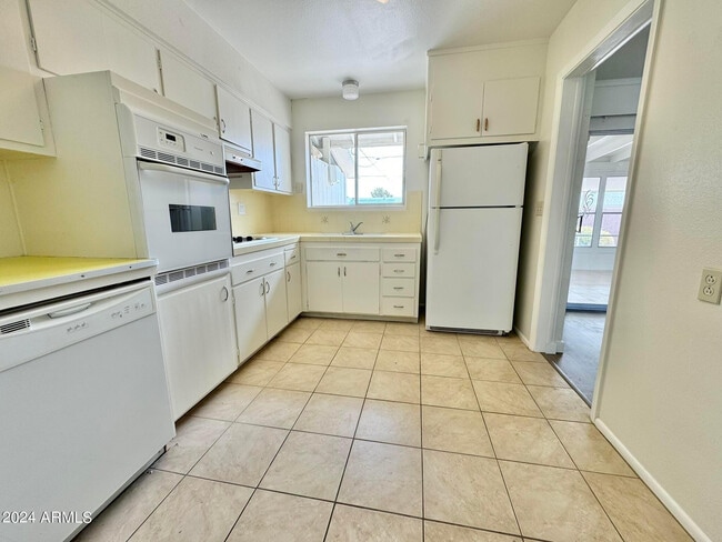 11013 N 110th Dr in Sun City, AZ - Building Photo - Building Photo