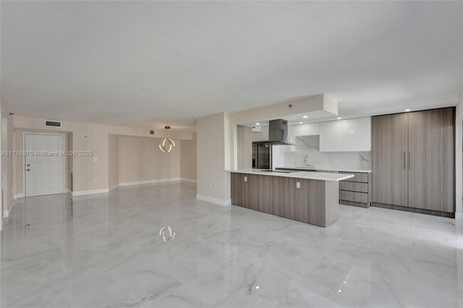 1201 S Ocean Dr, Unit 1503S in Hollywood, FL - Building Photo - Building Photo
