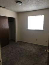 1711 E Paradise Ave in Visalia, CA - Building Photo - Building Photo