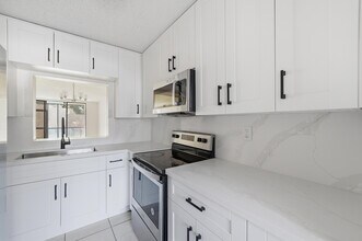 3300 NW 46th St in Fort Lauderdale, FL - Building Photo - Building Photo