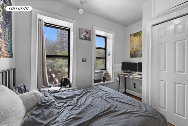 163 Chrystie St in New York, NY - Building Photo - Building Photo