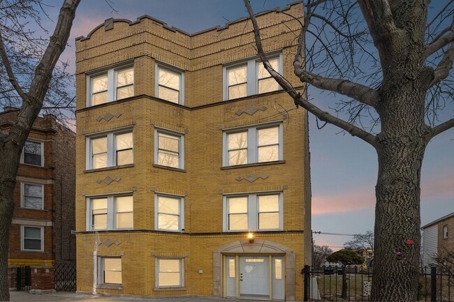 property at 1529 S Komensky Ave