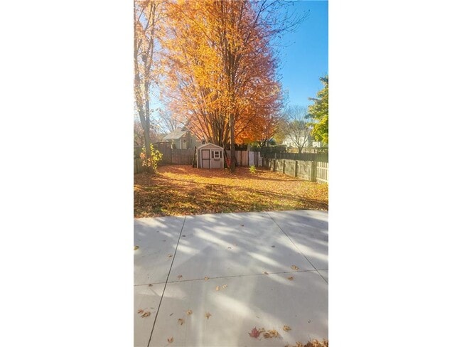 property at 9 Heights Rd NE