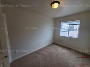 3124 E Chasewood Dr, Unit 1 in Ammon, ID - Foto de edificio - Building Photo