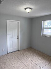 329 Phippen Waiters Rd-Unit -W in Dania Beach, FL - Building Photo - Building Photo