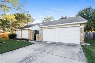 16751 Dew Drop Ln in Houston, TX - Foto de edificio - Building Photo