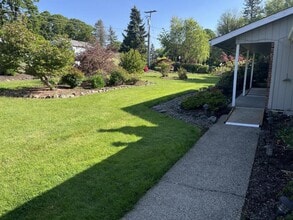 1395 NW Twins Ln in Albany, OR - Building Photo - Building Photo