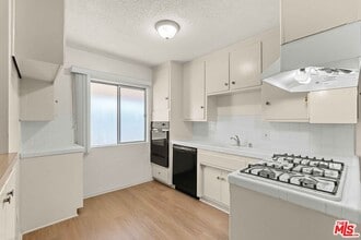 15540 Moorpark St in Los Angeles, CA - Building Photo - Building Photo