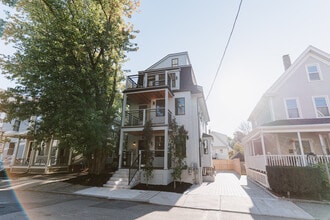 5 Thurston St, Unit 3 in Somerville, MA - Building Photo - Building Photo