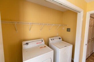 Fairway Villas in Morgantown, WV - Foto de edificio - Building Photo