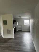 1120 N Sapodilla Ave, Unit #4 in West Palm Beach, FL - Building Photo - Building Photo