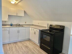 3 Gilman St, Unit 2 in Augusta, ME - Foto de edificio - Building Photo