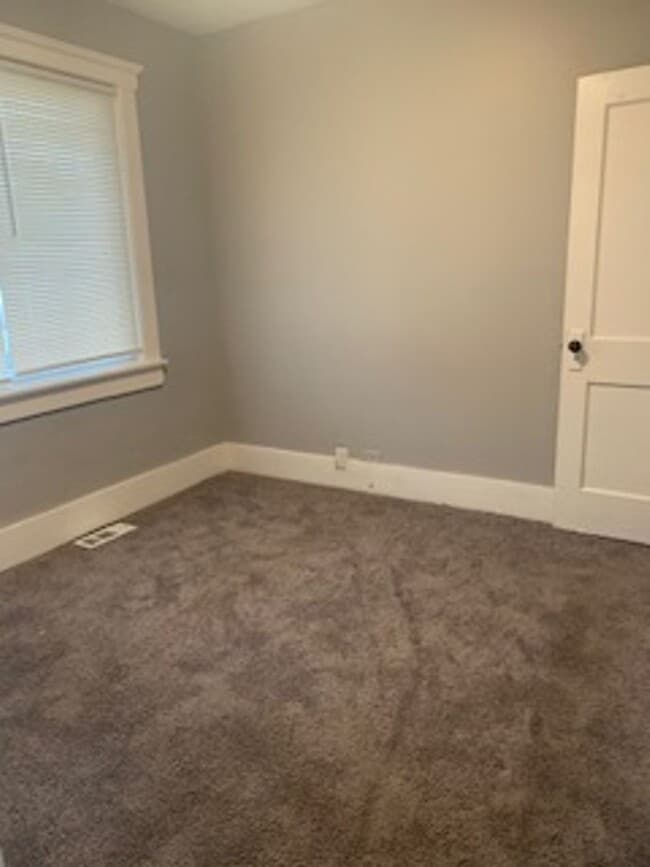 21834 Nevada Ave in Eastpointe, MI - Building Photo - Building Photo