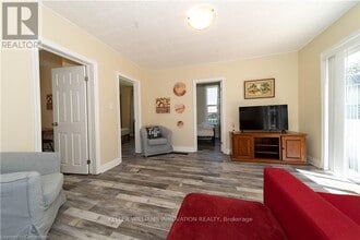 380 Glendale Ave in St Catharines, ON - Building Photo - Building Photo