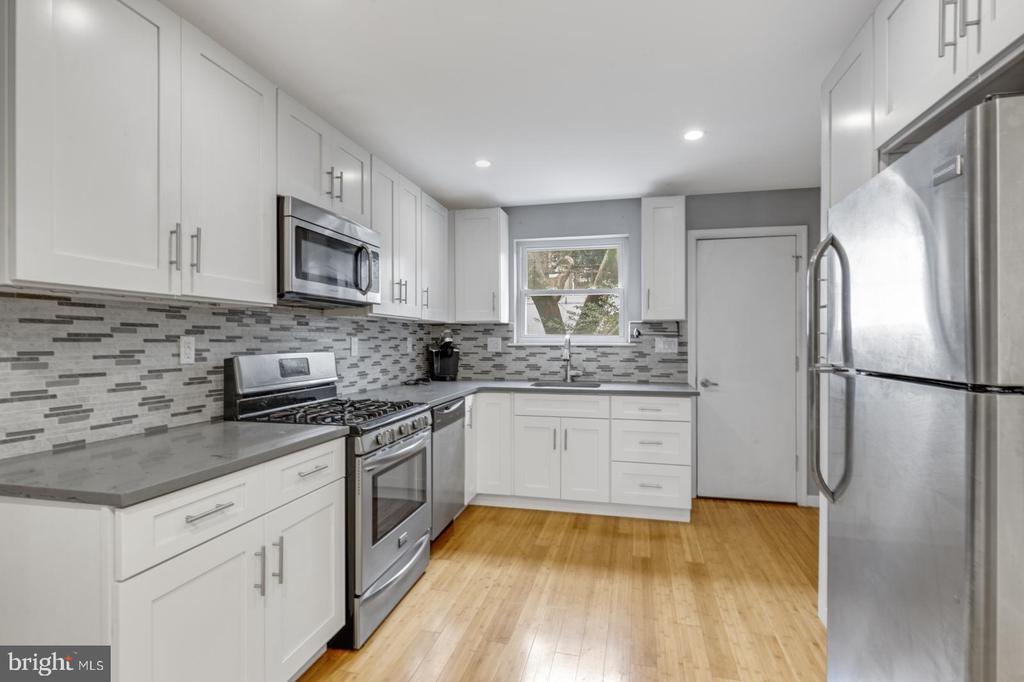 240 Wilder St in Philadelphia, PA - Building Photo