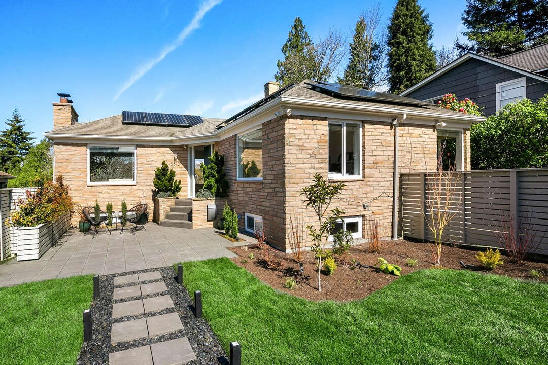 5510 SW Winthrop St in Seattle, WA - Building Photo