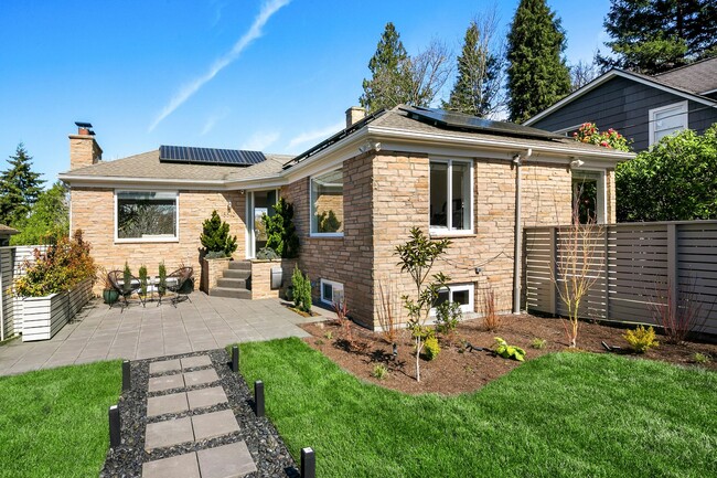 property at 5510 SW Winthrop St