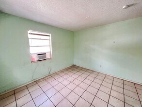 330 Phippen Waiters Rd in Dania Beach, FL - Building Photo - Building Photo