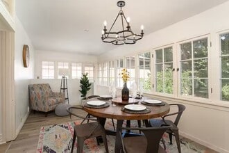 1428 NE Adams St in Camas, WA - Foto de edificio - Building Photo