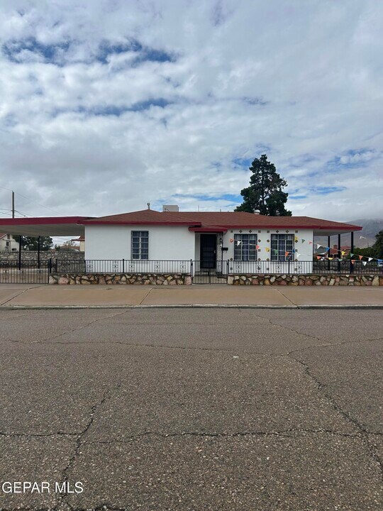 1205 Hardaway St in El Paso, TX - Building Photo