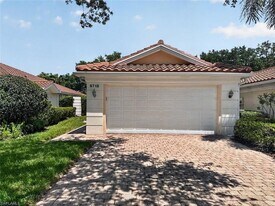 5712 Drummond Way in Naples, FL - Building Photo