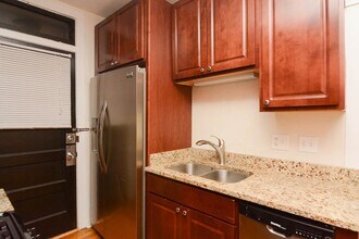 2105 W Ainslie St in Chicago, IL - Building Photo - Building Photo