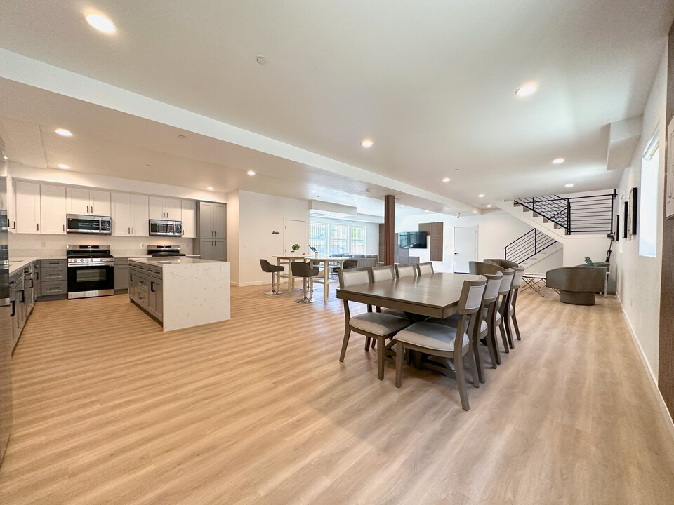 1654 W35th Private Suite—Co-living Life in Los Angeles, CA - Foto de edificio