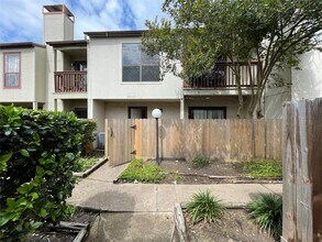 3909 Tanglewilde St in Houston, TX - Building Photo - Building Photo