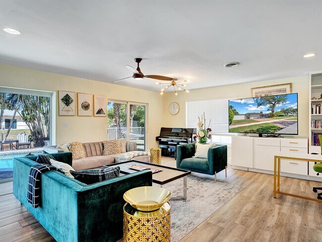 property at 701 W Royal Palm Rd