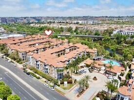 1950 Camino De La Reina in San Diego, CA - Building Photo