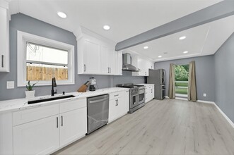 5215 Trail Lake Dr in Houston, TX - Building Photo - Building Photo