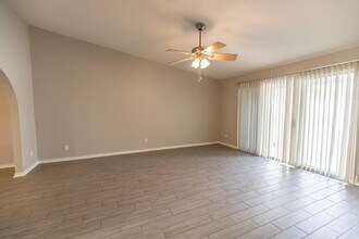 2908 E Avenida Olivos in Phoenix, AZ - Building Photo - Building Photo
