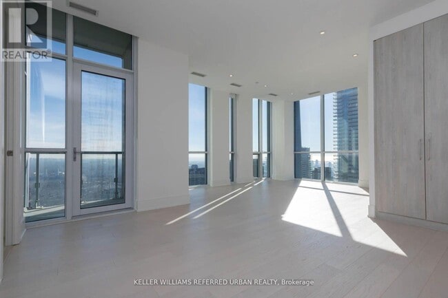 property at 1-PH01 Yorkville Ave