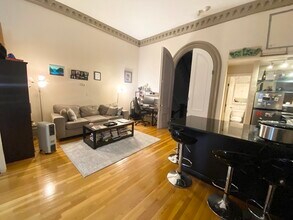 103 Beacon St, Unit 4 in Boston, MA - Foto de edificio - Building Photo