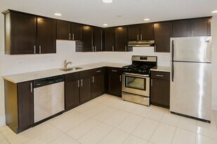 871 W Lill Ave, Unit 1B in Chicago, IL - Building Photo